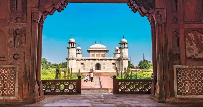 Detailed Itinerary of Overnight Agra Tour 2024