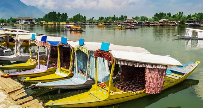 Enchanting Kashmir and Taj Mahal Expedition