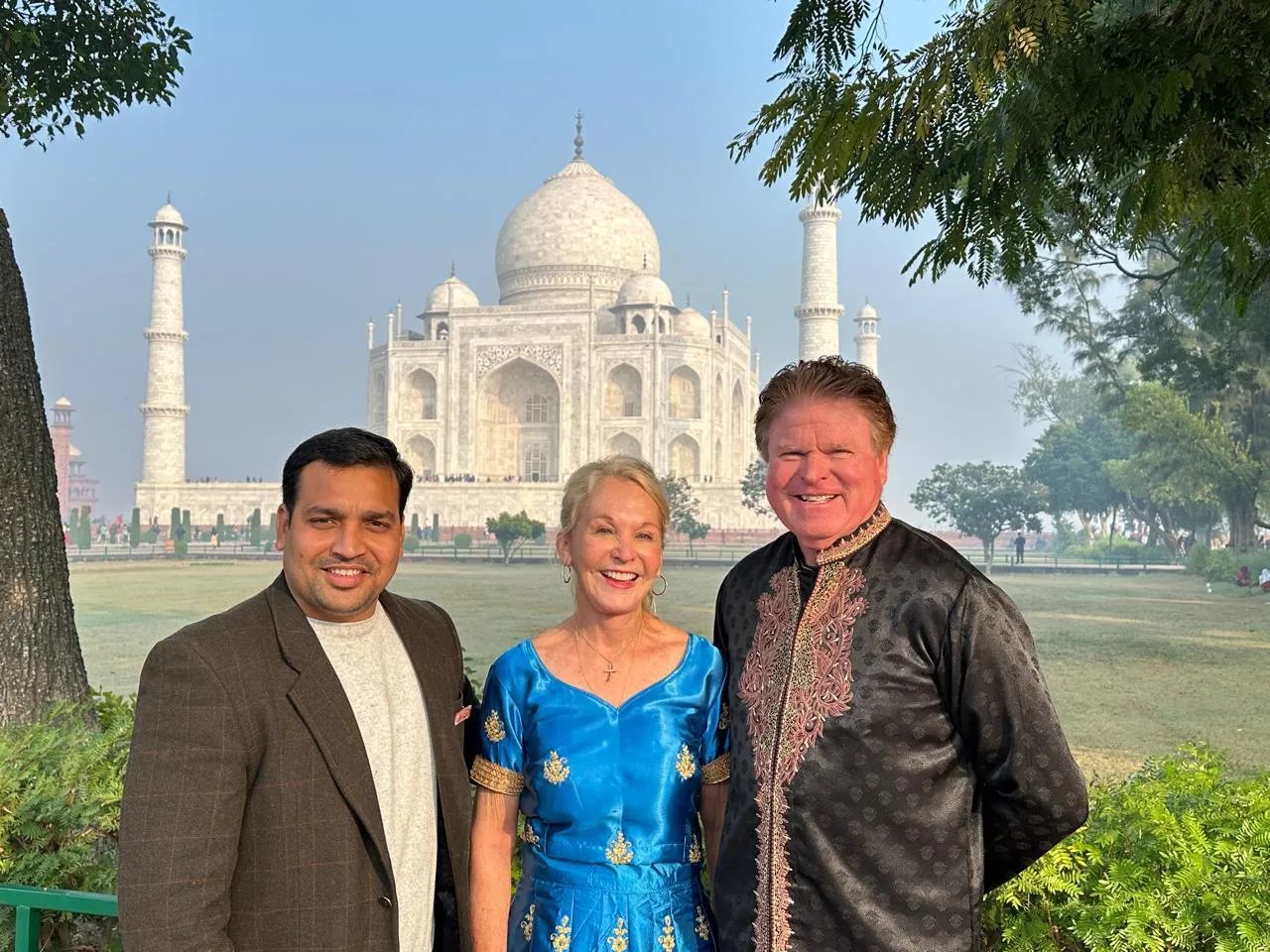Perfect Agra Tours guests with their guide on a day tour at the Taj Mahal