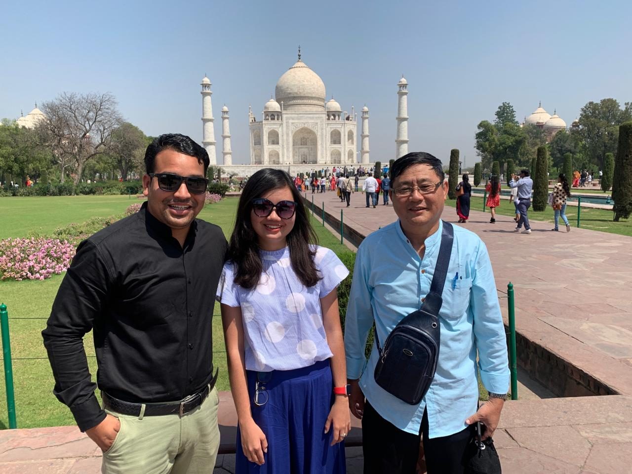 Perfect Agra Tours guests with their local guide in front of the Taj Mahal